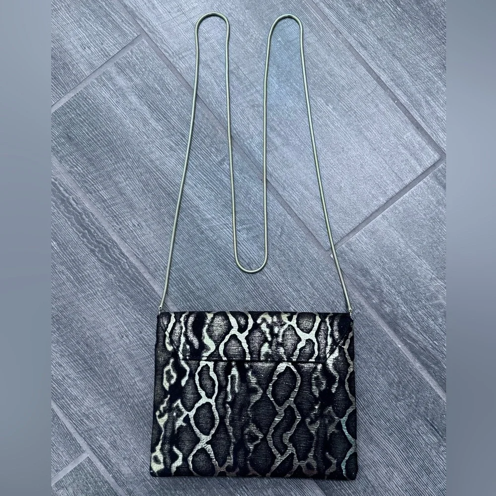 Trouve women clutch